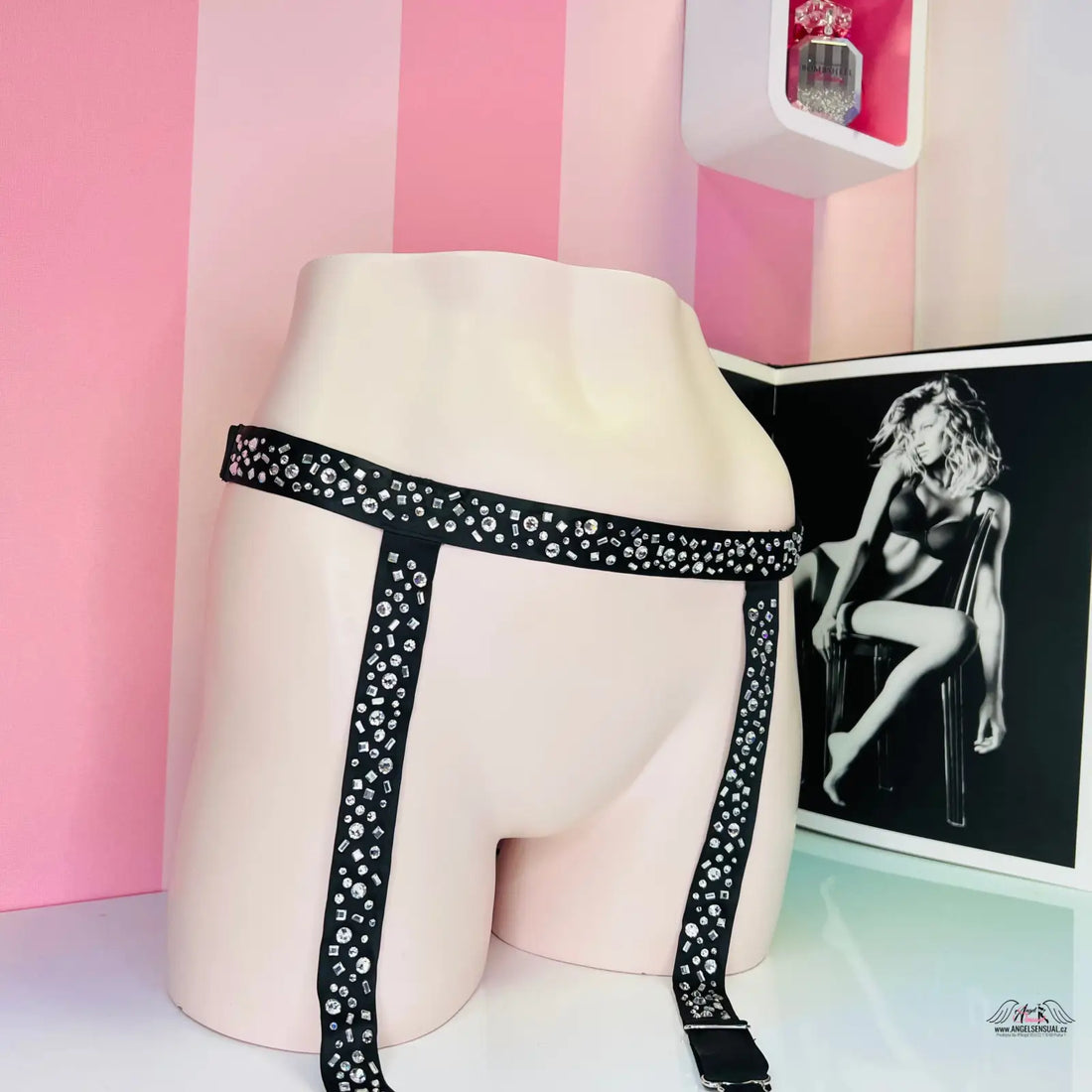 Luxusní podvazkový pás Dream Angels s kamínky a rhinestone-studded suspender