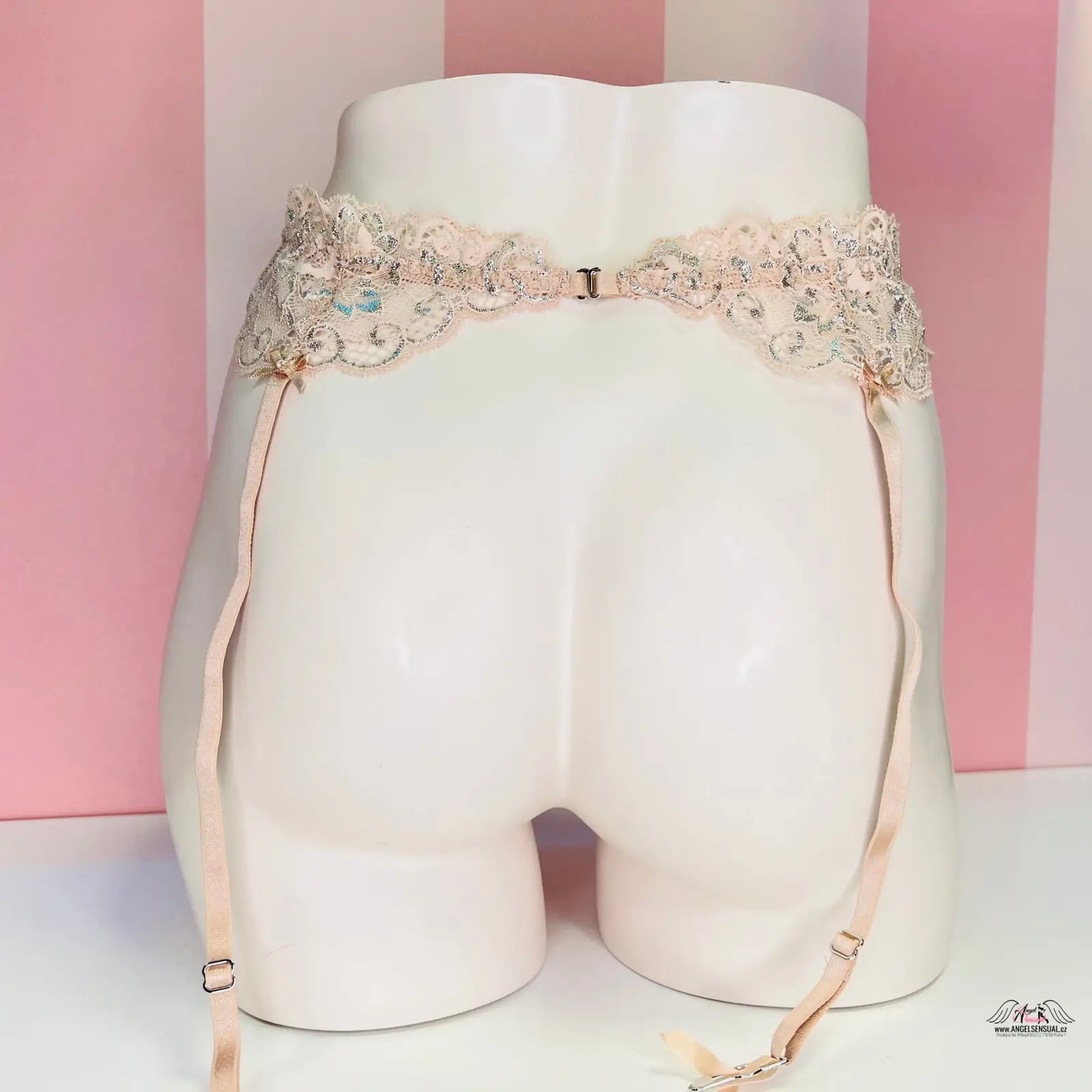 Elegantní krajkový podvazkový pás Victoria’s Secret s růžovým krajkovým designem