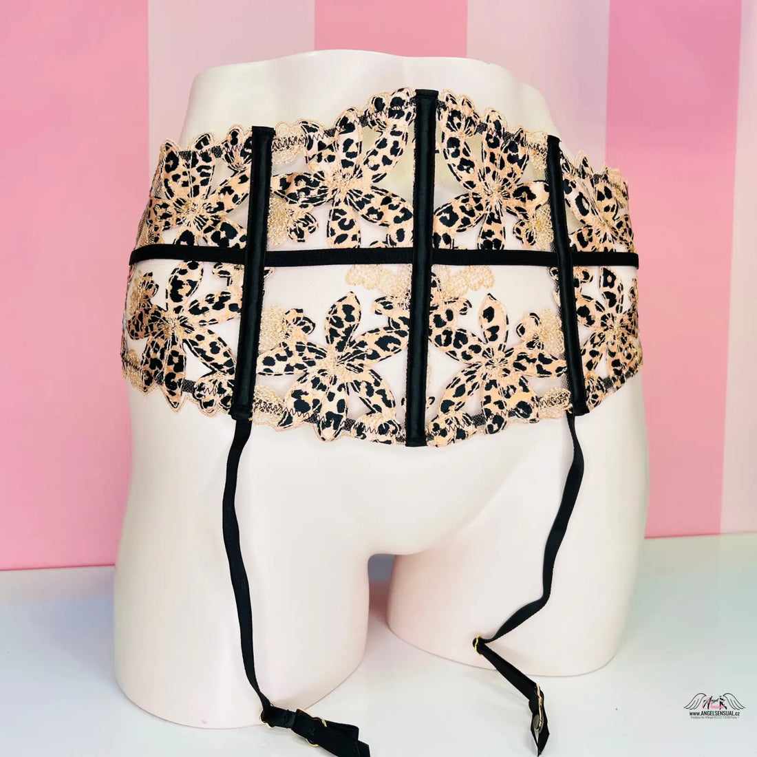 Elegantní jemný podvazkový pás s bílým krajkovým lemem a nastavitelnémi pásky