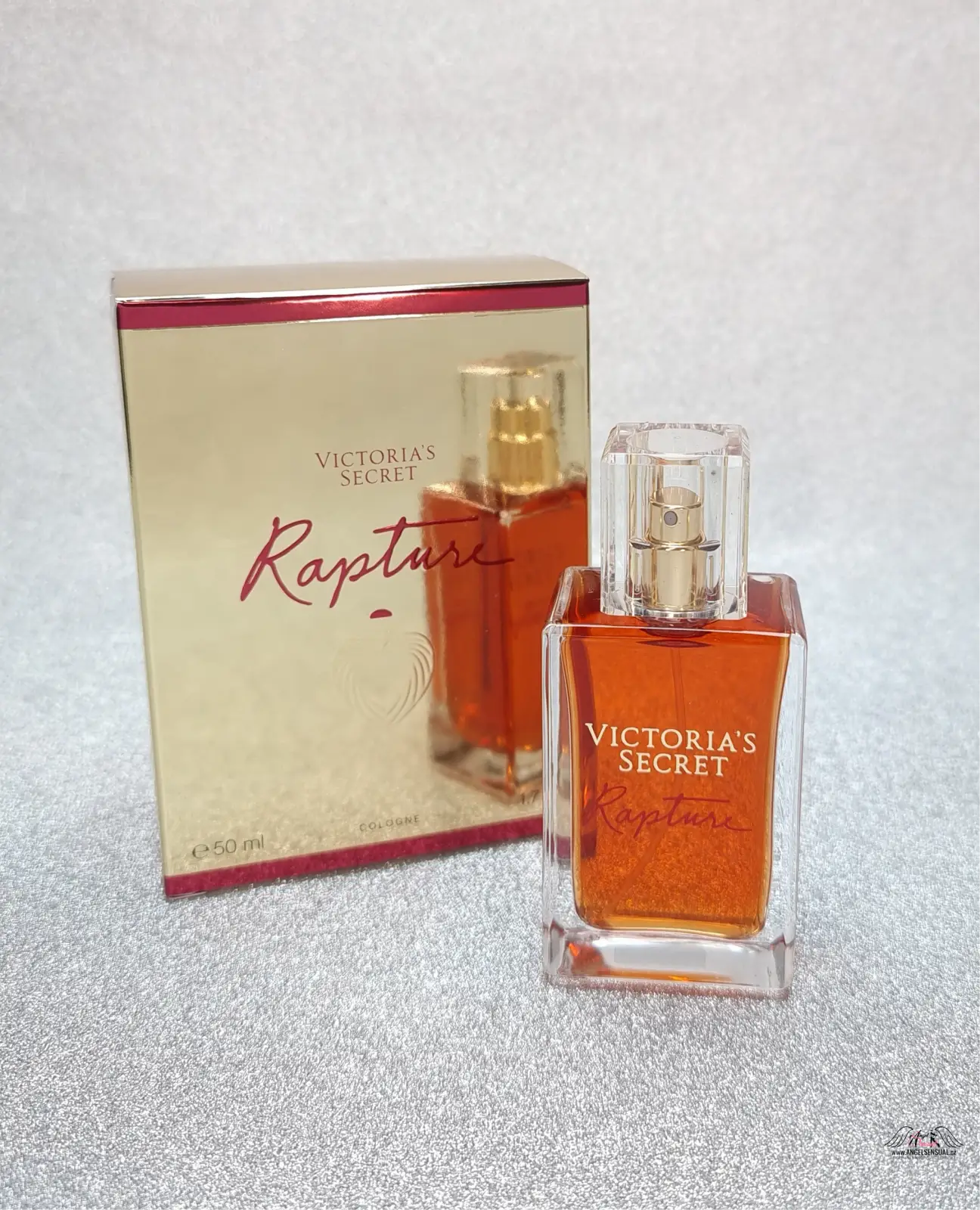 Victoria’s Secret Rapture parfém s bulharskými růžemi a orientální elegancí