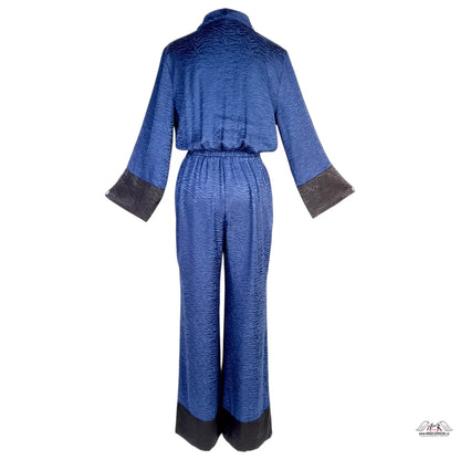 Královsky modrý texturovaný župan s černými lemy a vázáním pro speciální příležitosti Victoria’s Secret