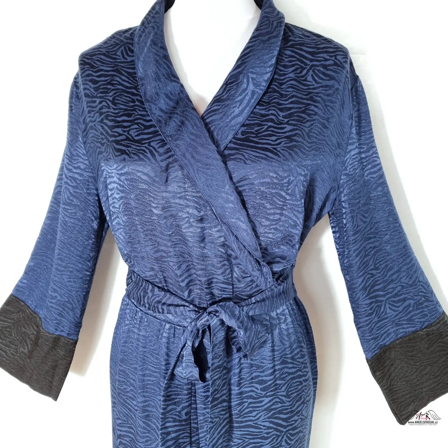 Modrý zebra print župan s černými lemy a páskem Victoria’s Secret overal