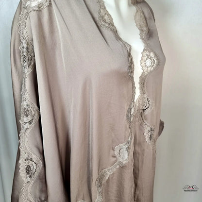 Victoria’s Secret luxusní saténové kimono s krajkovým lemem, taupe satinový župan