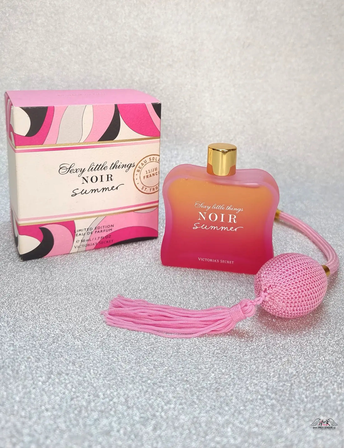 Růžová a oranžová parfémová láhev s krabicí Victoria’s Secret Sexy Little Things Noir Summer limitovaná edice noir s tóny pižma