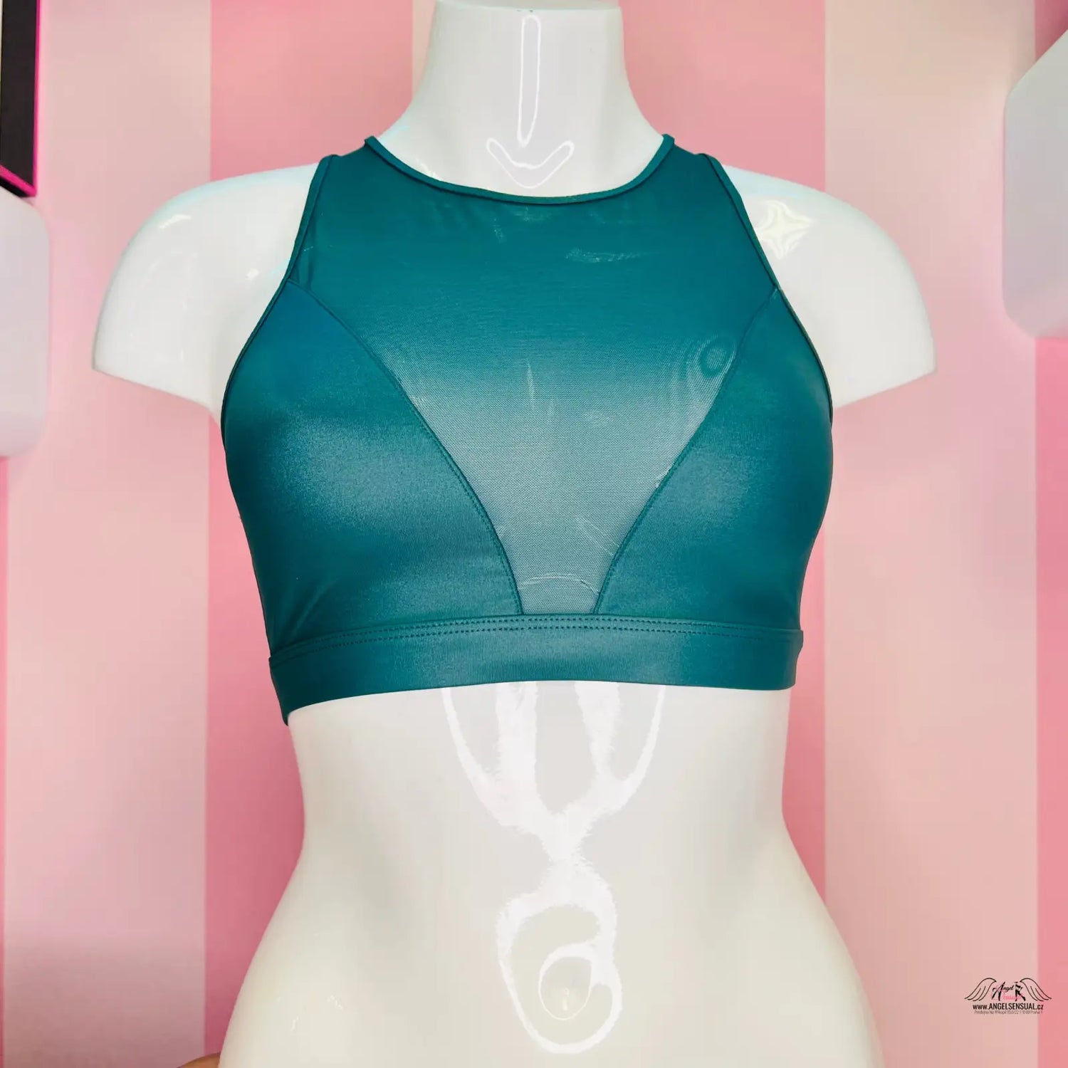 Manekýn s modrým topem představuje sportovní podprsenku Victoria’s Secret