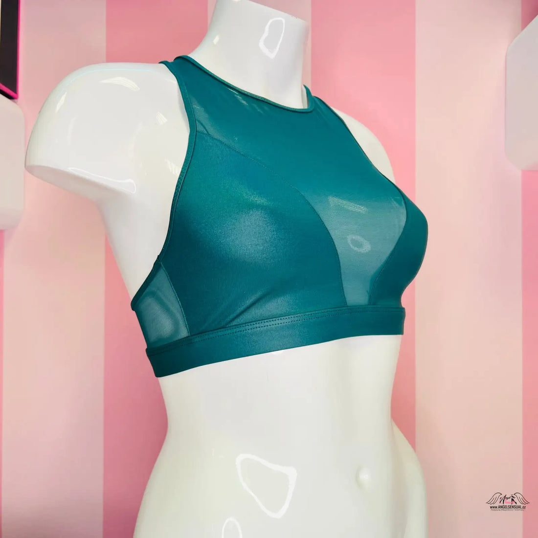 Manekýn s zeleným topem sportovní podprsenky Victoria’s Secret pro komfort a podporu