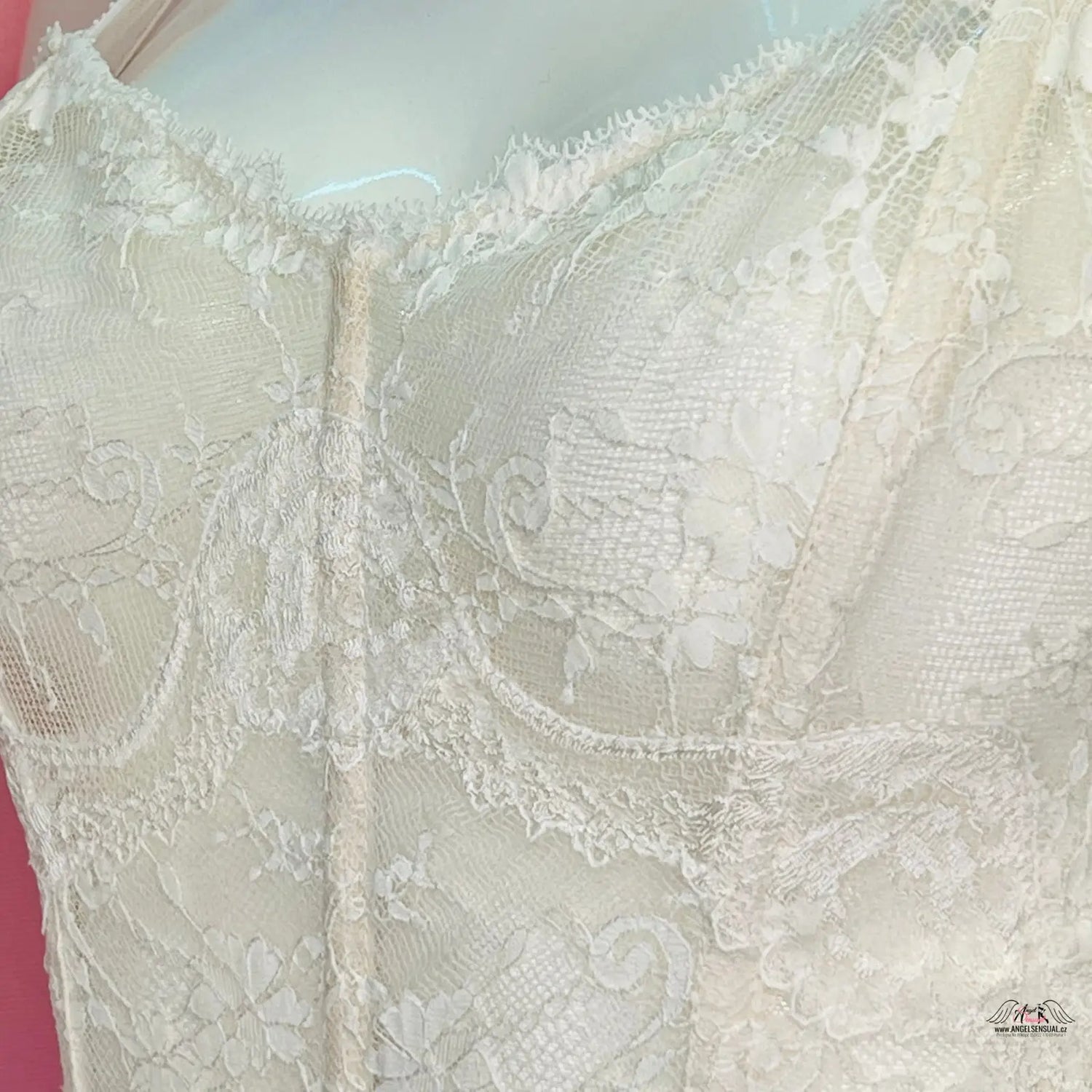 Bílá svůdná růžová krajková svatební šaty v produktu Victoria’s Secret Síťovaný Korzet Více Barev