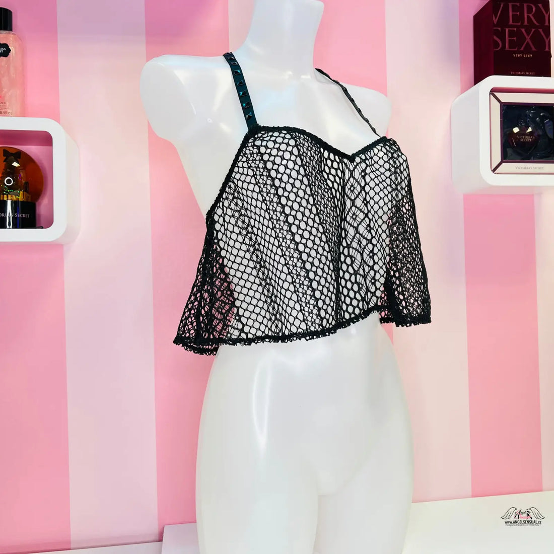 Black síťovaný top s nastavitelnými ramínky na bílém figuríně, apparel & accessories