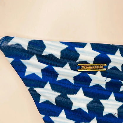 Spodní díl plavek s motivem americké vlajky a značkou Victoria’s Secret