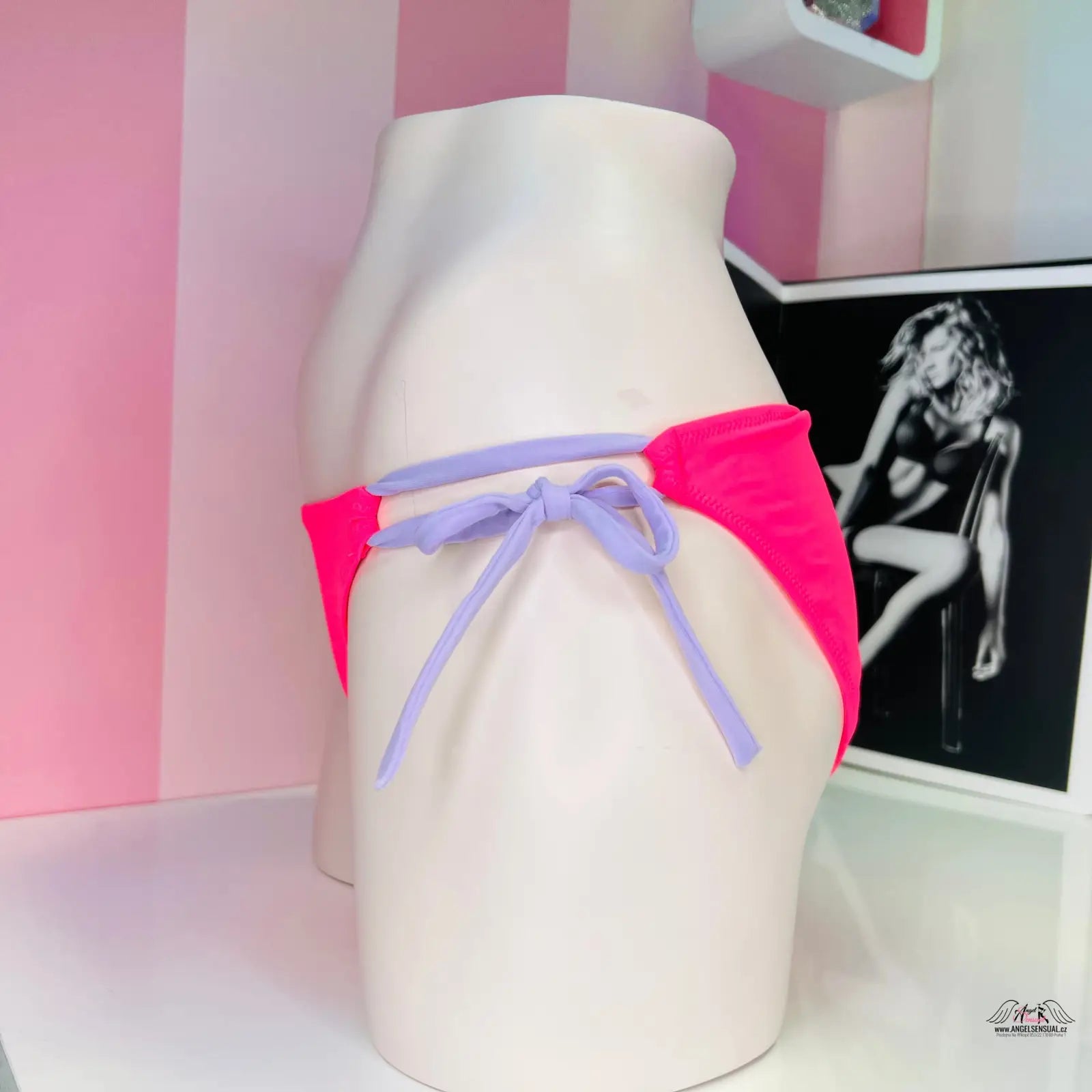 Pink bikini bottom s lavendrovými vázáními, elegantní spodní díl plavek Victoria’s Secret