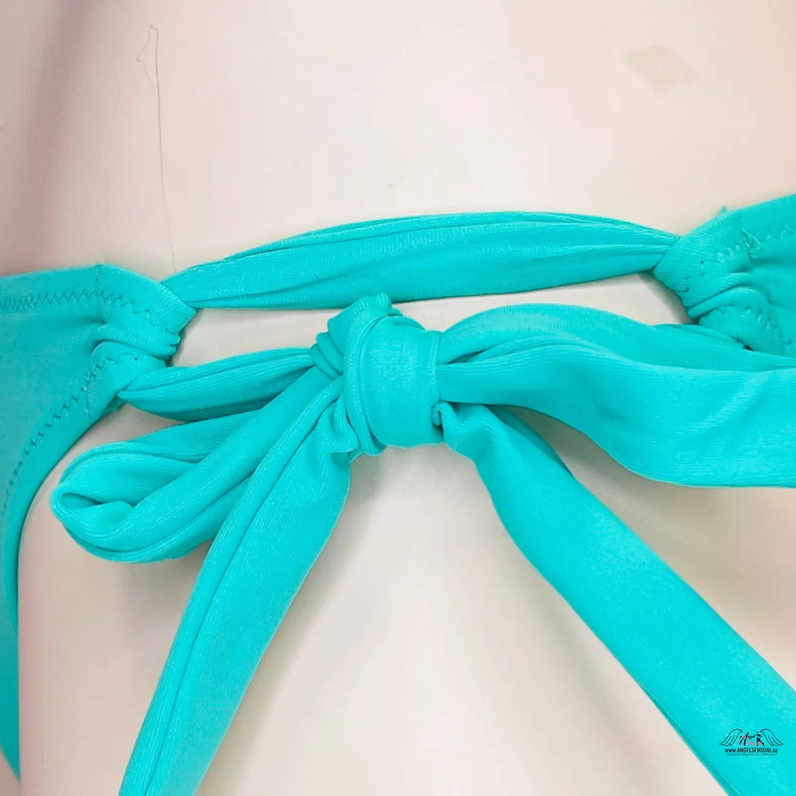 Turquoise látkový mašle s dekorativním uzlem na Victoria’s Secret díl plavek