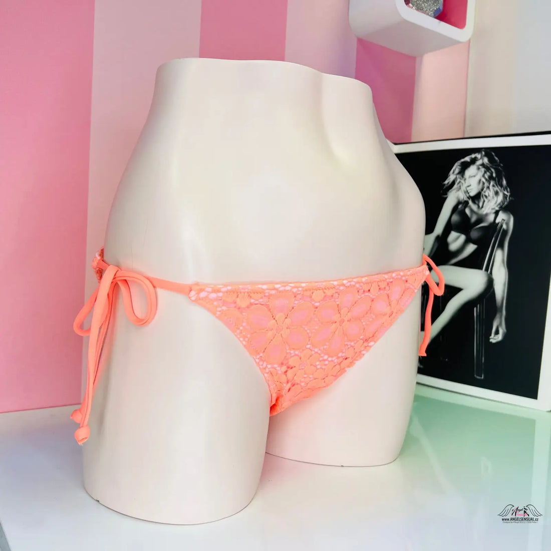 Peach krajkový spodní díl plavek Victoria’s Secret Spodní Díl Plavek Vázání