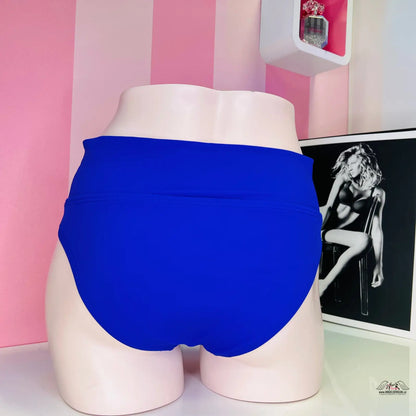 Royal modrý spodní díl plavek Victoria’s Secret na bílé figuríně