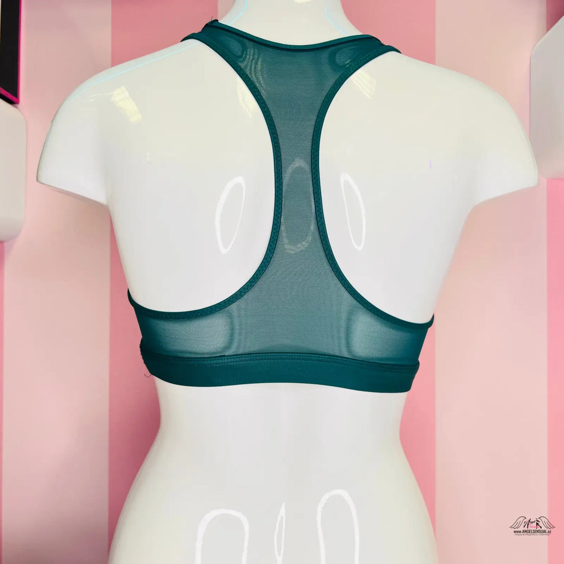 Manekýn s sportovní podprsenkou Victoria’s Secret v různých velikostech