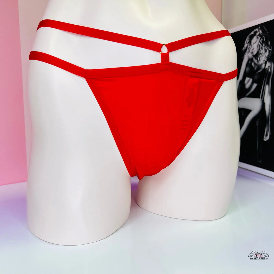 Victoria’s Secret oslnivá String Tanga s červeným bikinovým spodním dílem a dekorativními popruhy