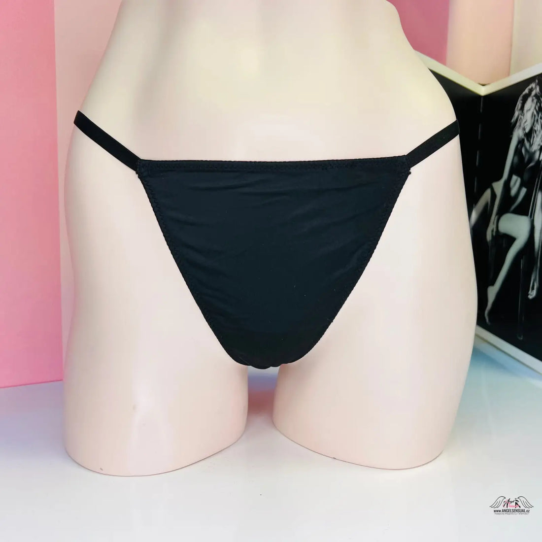 Černé jemné tanga s úzkými proužky z Victoria’s Secret String Tanga pro maximální pohodlí