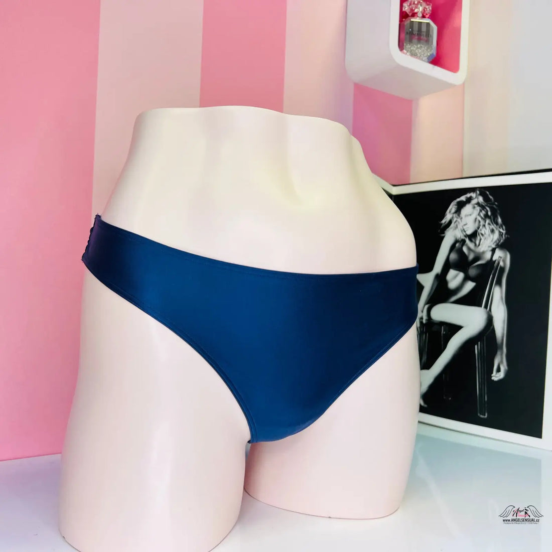 Navy blue bikini bottoms Victoria’s Secret String Tanga s Kroužky s úzkými pásky a stříbrnými ozdobami