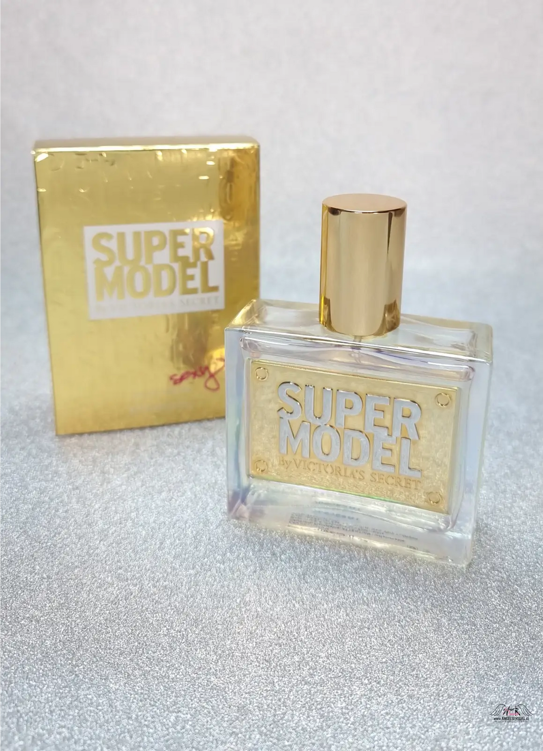 Victoria’s Secret Super Model EDP parfémová láhev s zlatými detaily a krabicí