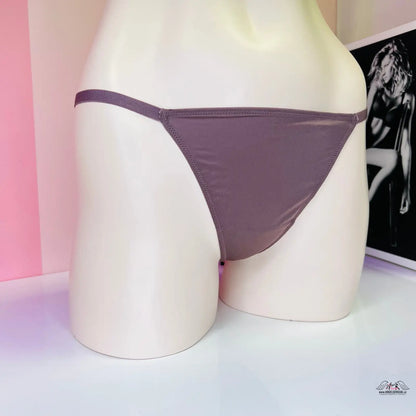 Taupe string bikini kalhotky od Victoria’s Secret pro svůdnou eleganci a komfort