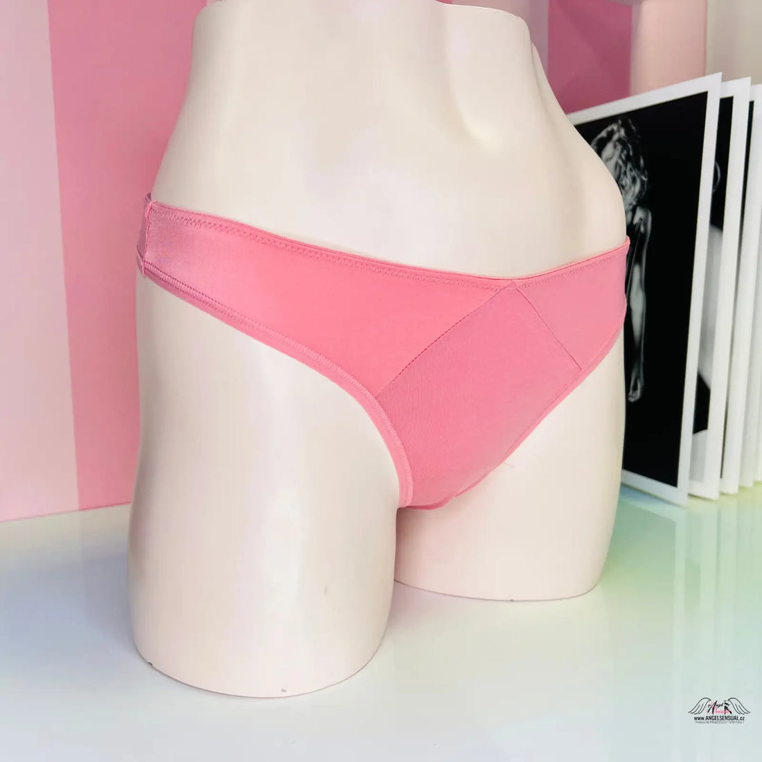 Obrázek růžových luxusních bavlněných tang s úzkým střihem od Victoria’s Secret Tanga Classic
