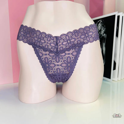 Elegantní vysoké krajkové tanga s květinovým vzorem od Victoria’s Secret