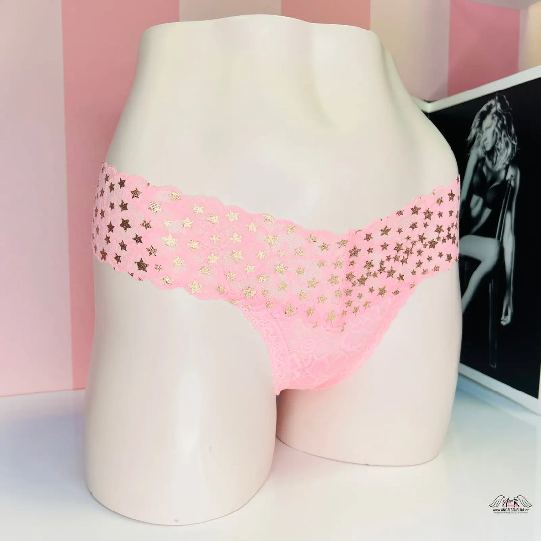 Pinkové dámské kalhotky s hvězdami a zlatými hvězdičkami pro magický vzhled