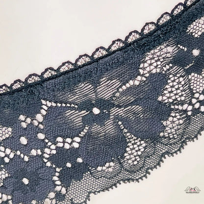 Delikátní černá krajková krajkou kolem pasu s elegantním vzorovaným tangem Victoria’s Secret