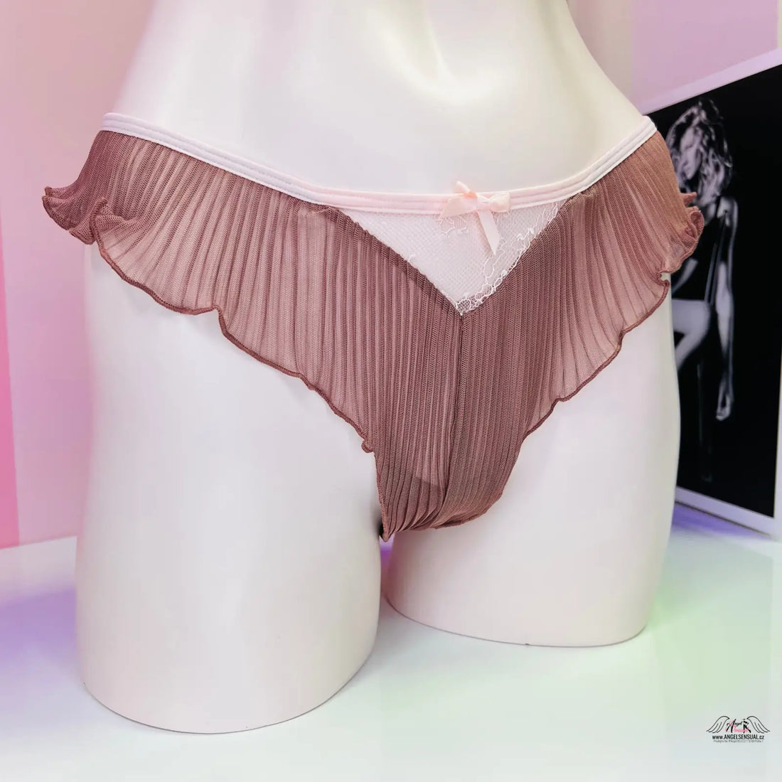 Jemná tanga Victoria’s Secret z lehkého materiálu s růžovým plisovaným designem
