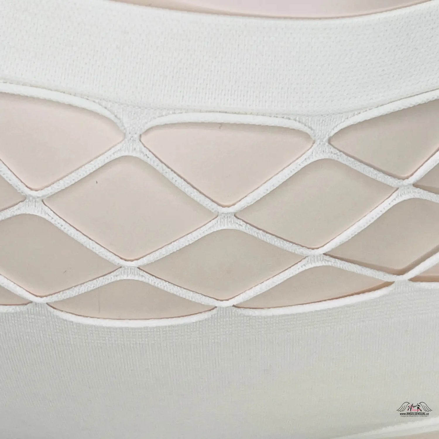 Elegantní tanga Victoria’s Secret s fishnet stylem agent provocateur a dlouhou životností