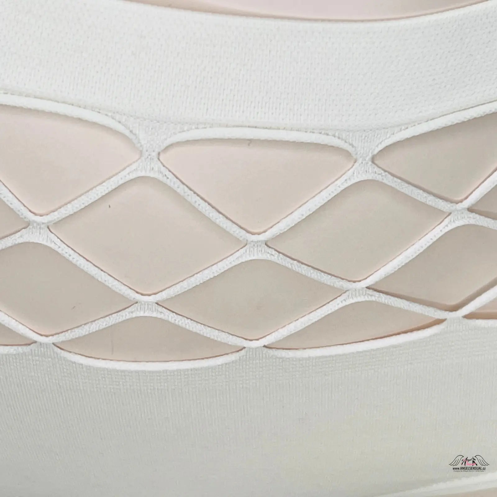 Elegantní tanga Victoria’s Secret s fishnet stylem agent provocateur a dlouhou životností
