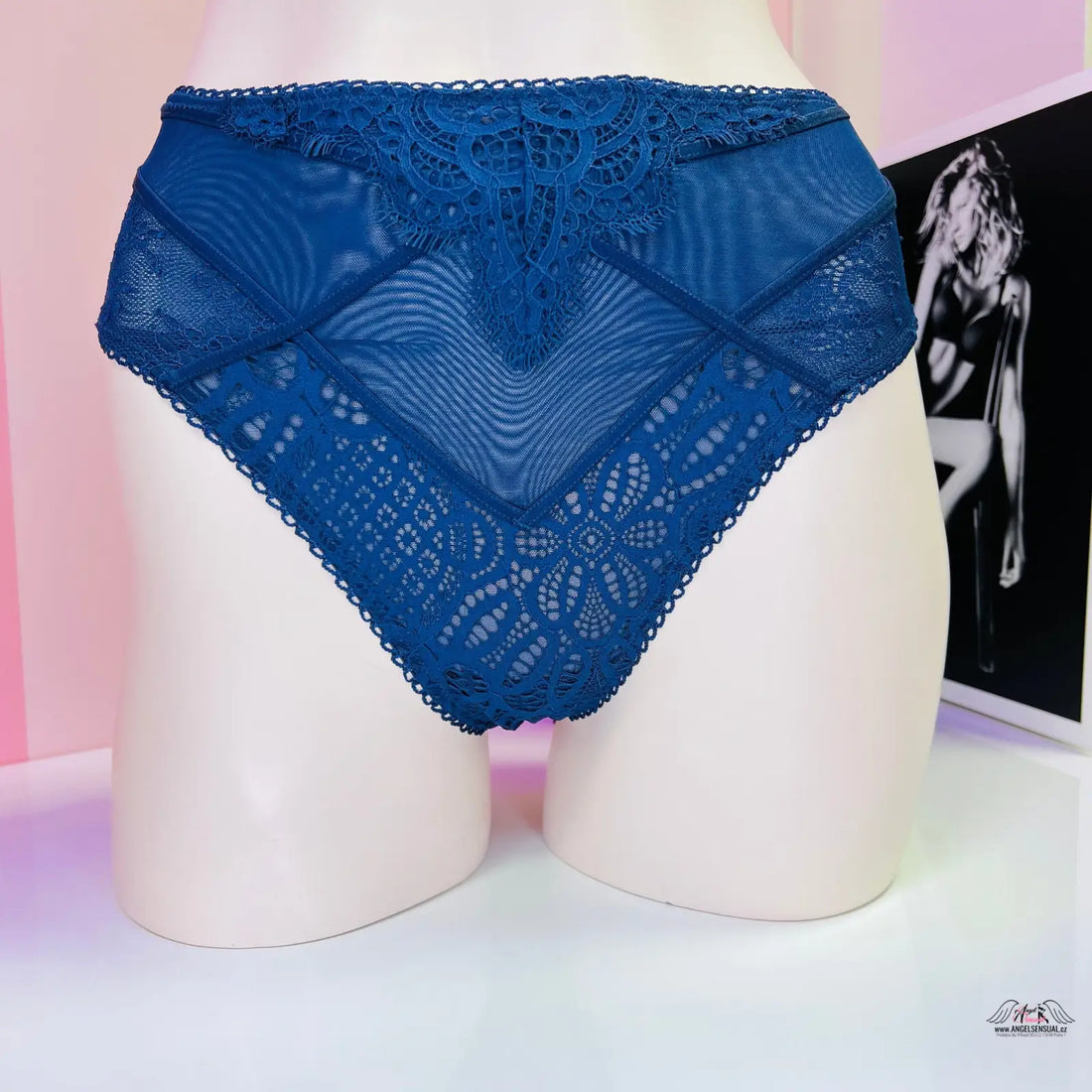 Modré tangá Victoria’s Secret s vysokým pasem a elegantní krajkou, agent provocateur styl