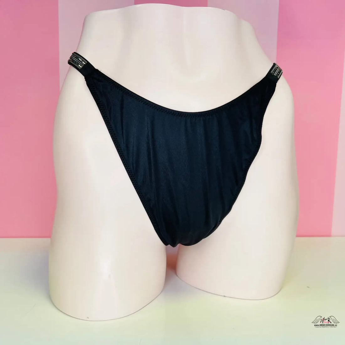 Černé tanga s lehce vyšším pasem luxusní na bílé figuríně, Victoria’s Secret Tanga s Kamínky