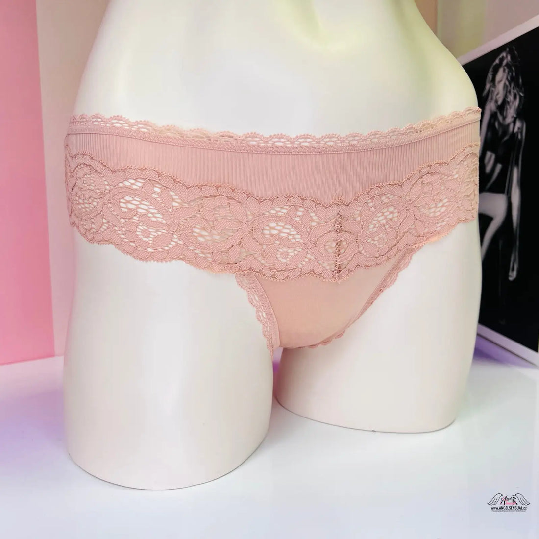 Manželská krajková tanga Victoria’s Secret s růžovou krajkou, tělová krajková