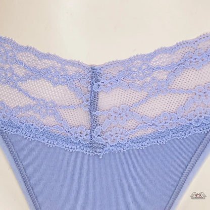 Obrázek modrého spodního prádla Victoria’s Secret Tanga s krajkovým lemem a stylová bavlněná tanga