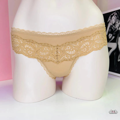 Krajková tanga Victoria’s Secret s vícebarevným krajkovým vzorem, tělová krajková