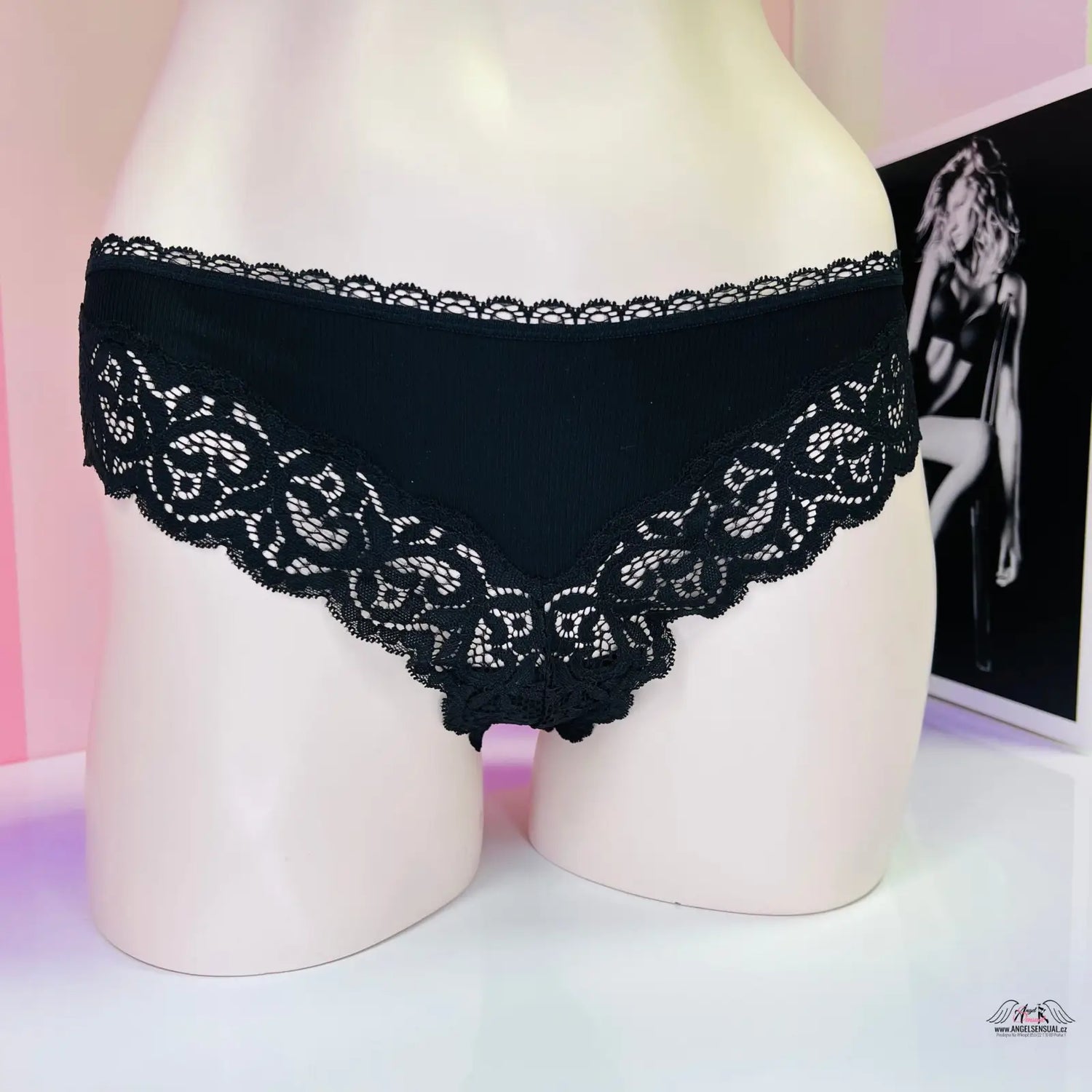 Černé kalhotky Victoria’s Secret Tanga s krajkou a ozdobnou krajkou, apparel &amp; accessories