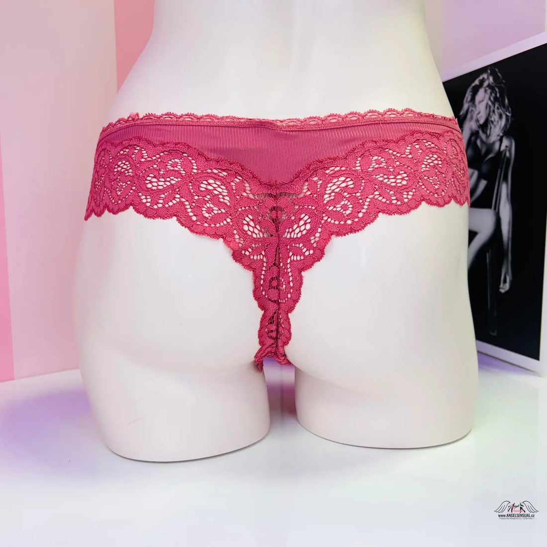 Victoria’s Secret Tanga s Krajkou jemnou krajkou a velmi pěkná tanga v růžové barvě