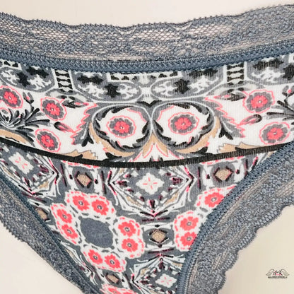 Floral patterned women’s underwear Victoria’s Secret Tanga s Krajkou s jemnou krajkou kolem obvodu