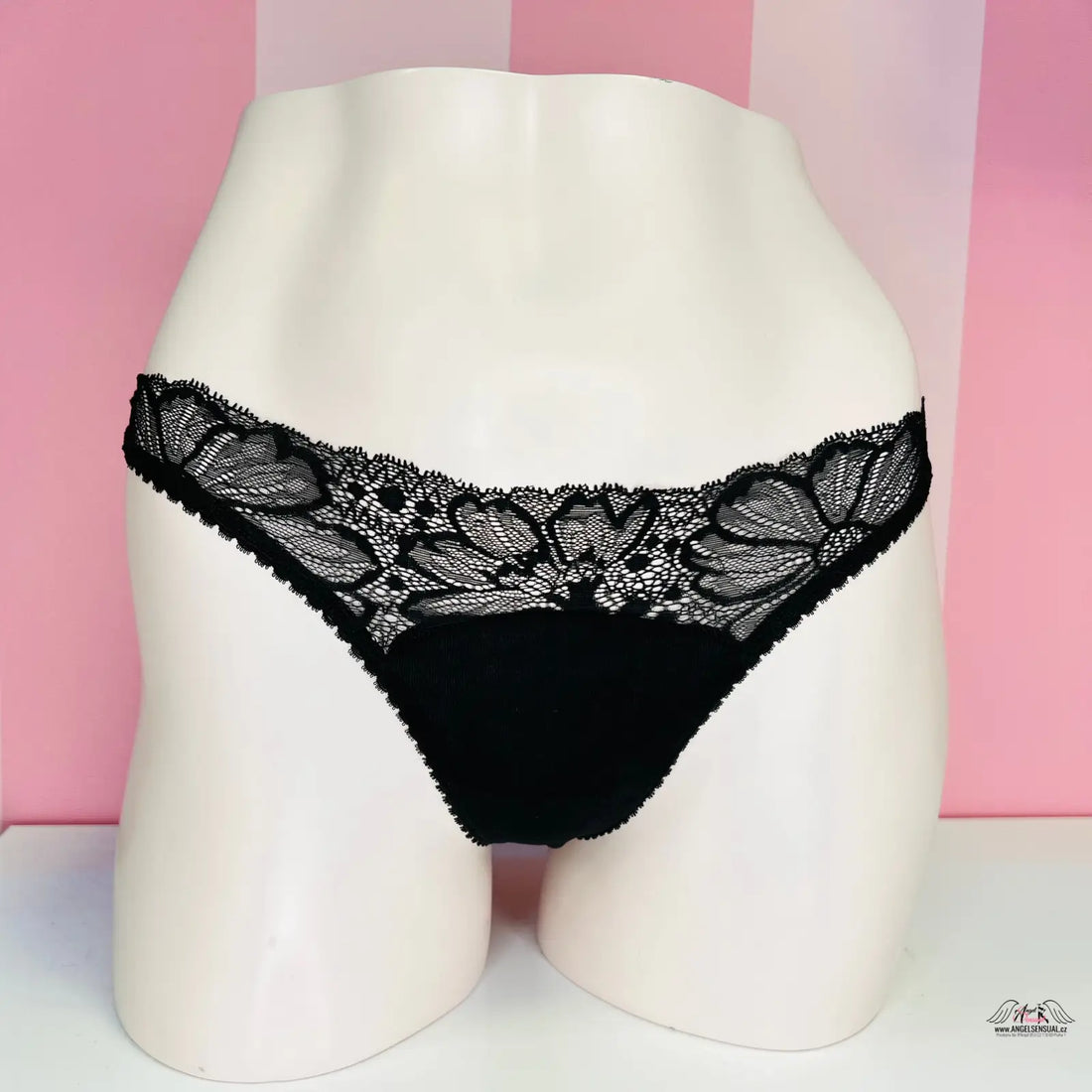 Black lace-trimmed panties with jemnou krajkou from Victoria’s Secret Tanga s Krajkou
