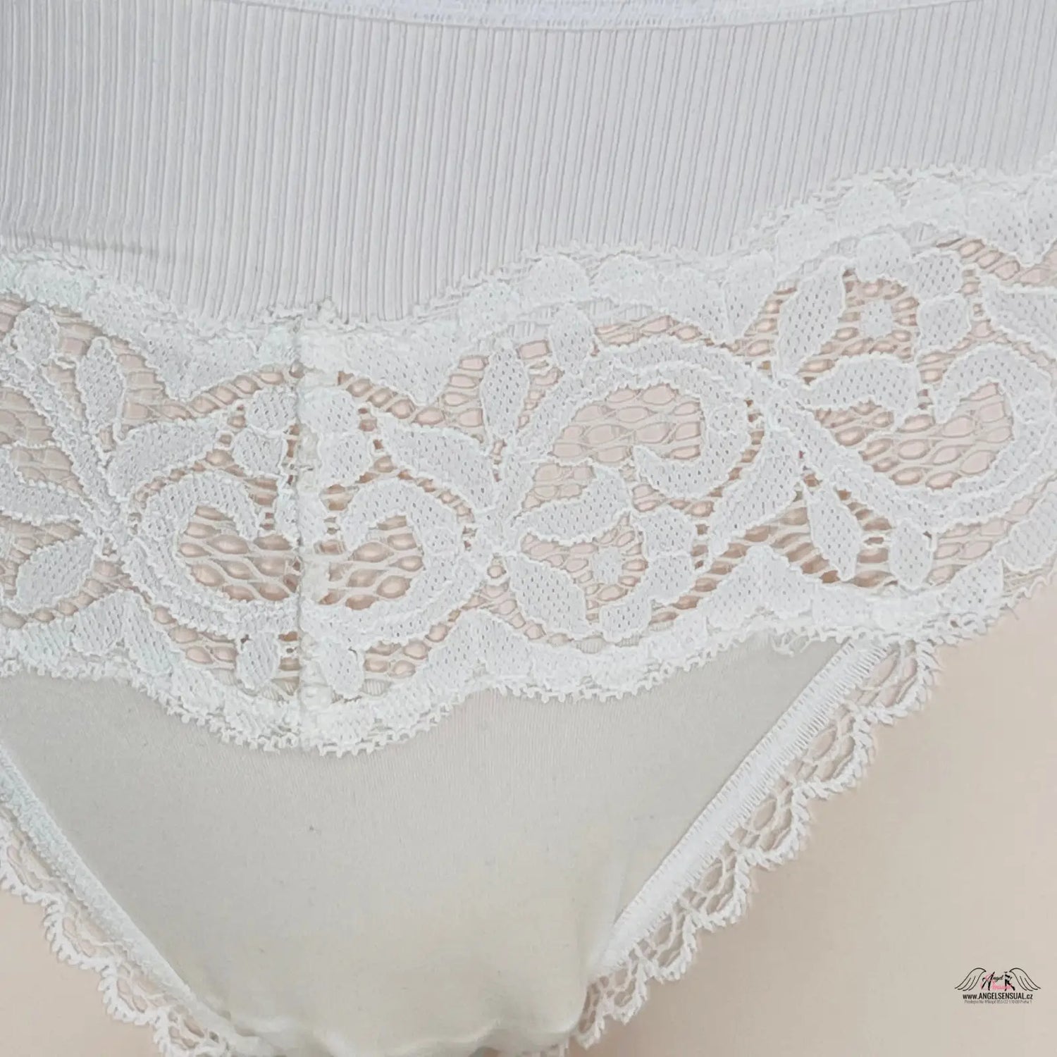 Prošívaná tanga s krajkovým lemováním, elegantní prošívaná tanga, Victoria’s Secret
