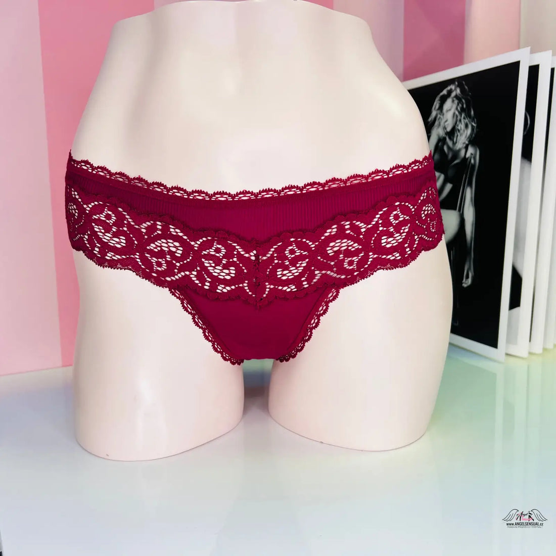 Burgundy krajkovým lemováním prošívaná tanga Victoria’s Secret Tanga s Krajkovým Šarmem
