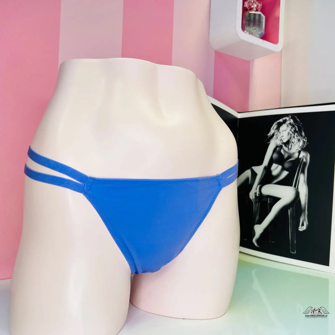 Blue double-strap bikini bottoms s stříbrnou ozdobou na zadní straně, luxusní tanga