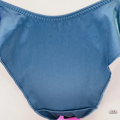 Luxusní sametové tanga Victoria’s Secret s jemnými volánky a elastickým lemem