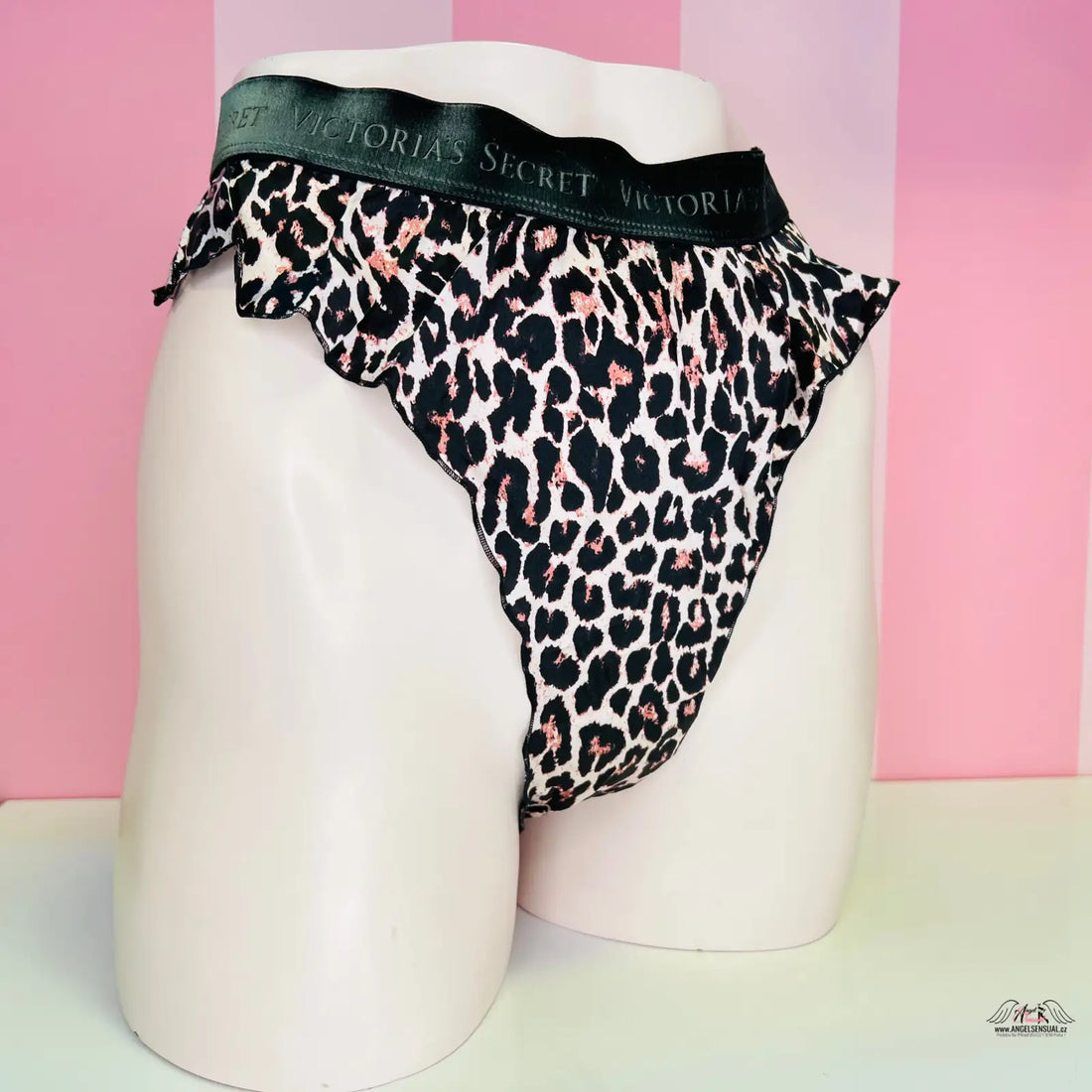 Hedvábné tanga s vysokým pasem a leopard print, maximální pohodlí a elegantní design