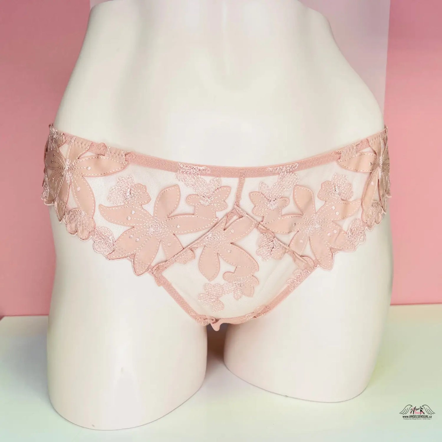 Pale pink síťované tanga Victoria’s Secret s květinovou aplikací a mašlí