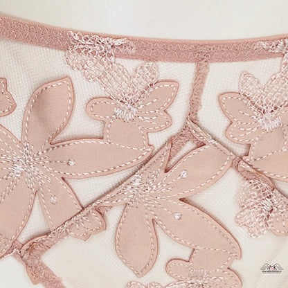 Síťované tanga od Victoria’s Secret s květinovou aplikací, ideální apparel &amp; accessories