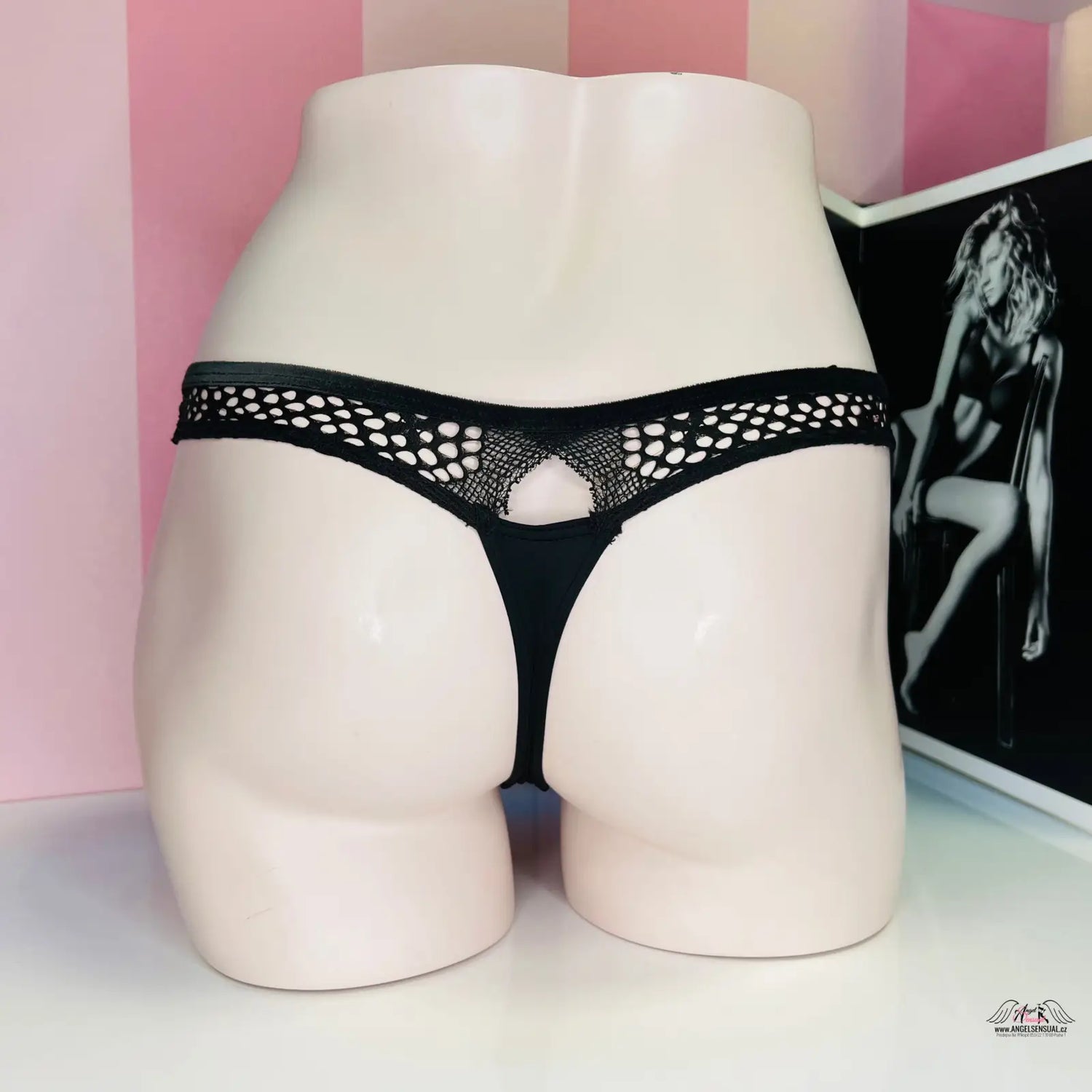 Černé krajkové tanga Victoria’s Secret Tanga Síťované s hebkým prošívaným a sametovým okrajem