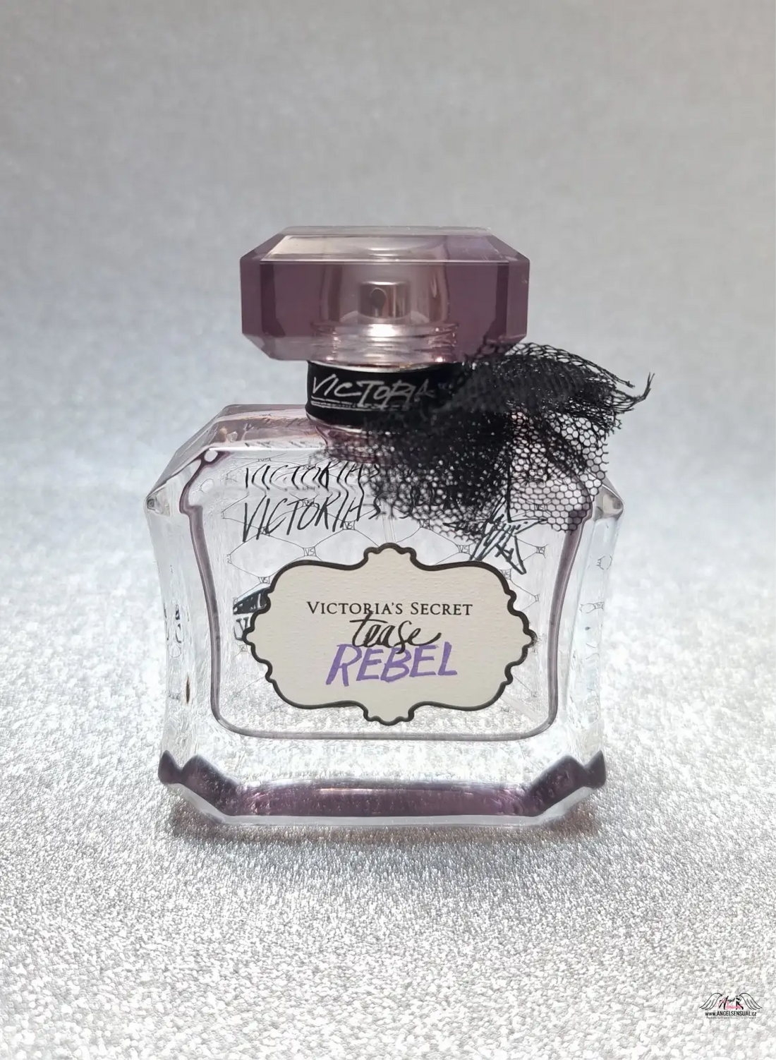 Victoria’s Secret Tease Rebel parfémovanou vodou tease bottle on display