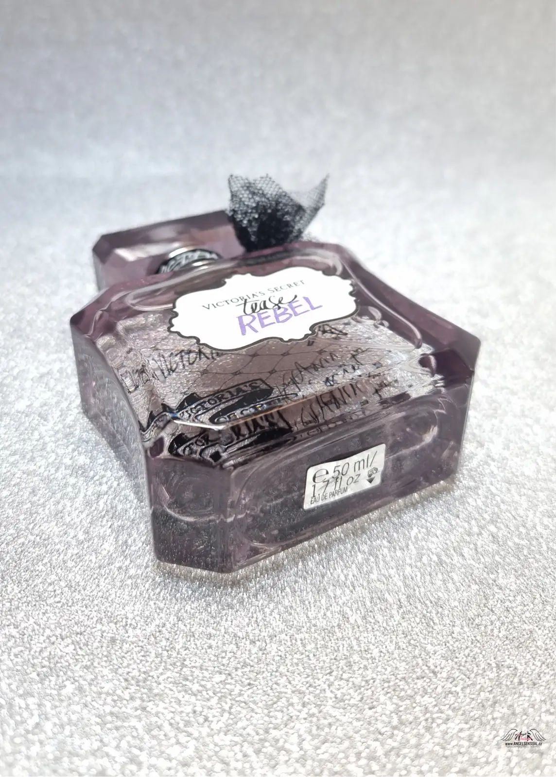 Victoria’s Secret Tease Rebel parfémovanou vodou tease bottle on display