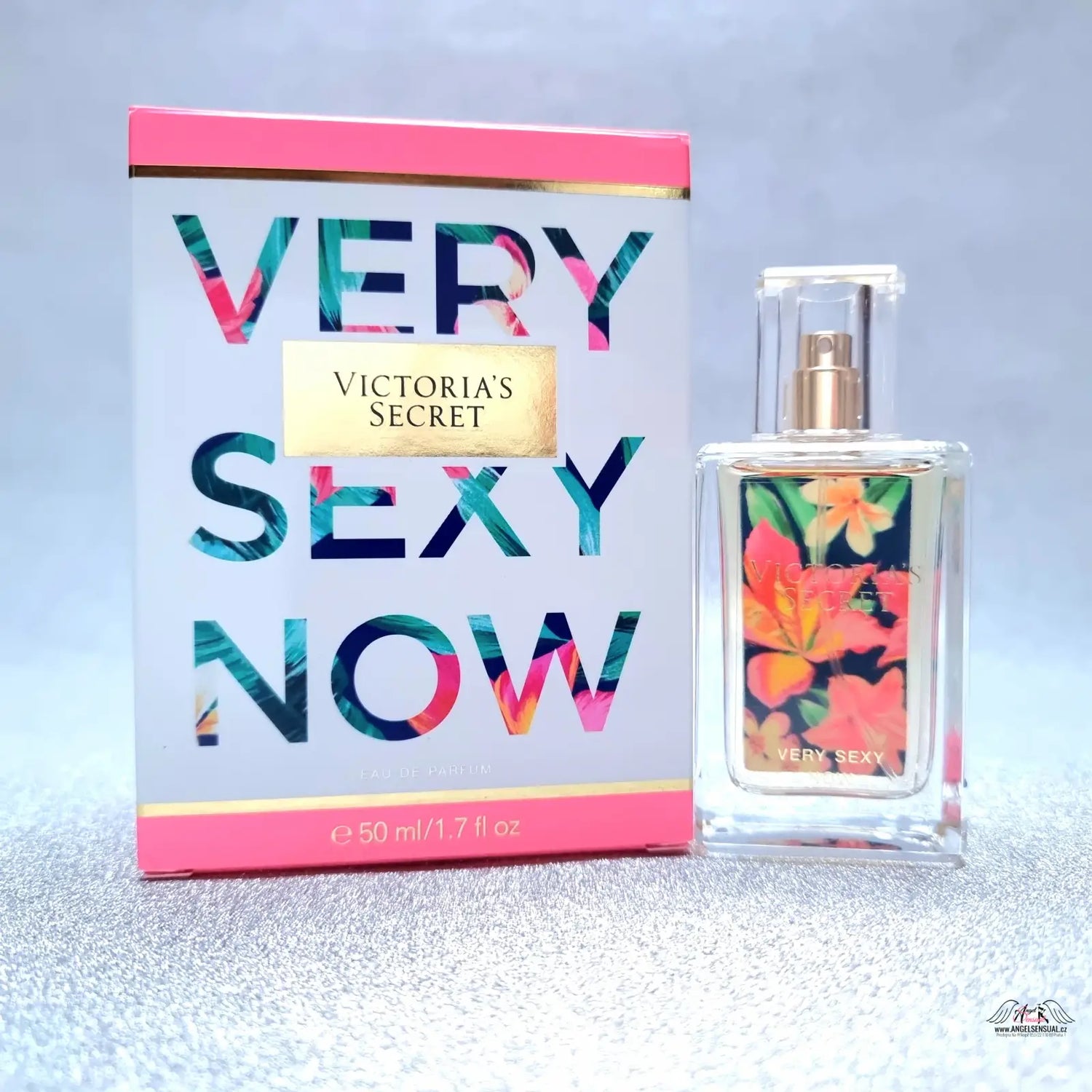 Victoria’s Secret Very Sexy Now parfémová láhev a krabice, sexy a svůdné vůně